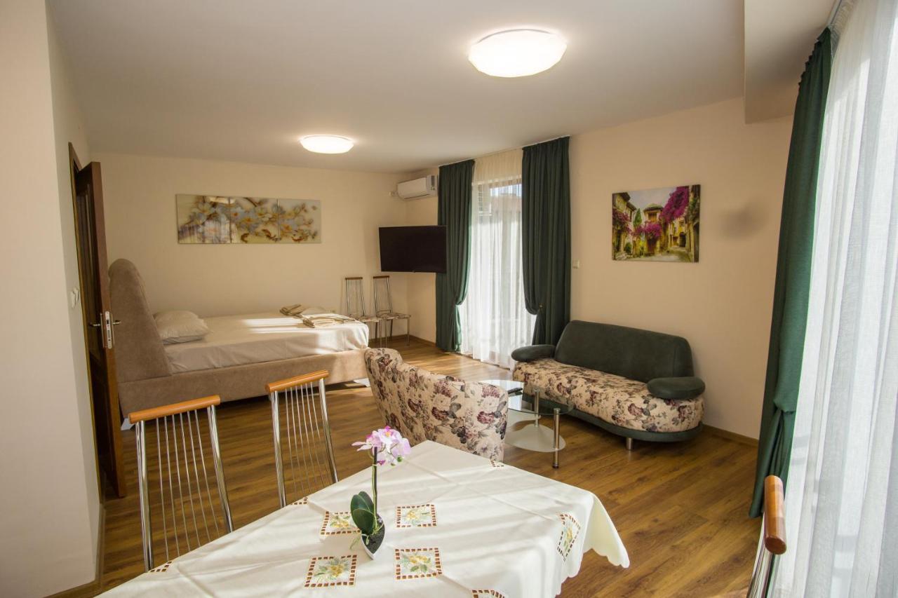 Guest Apartments Stela Царево Екстериор снимка